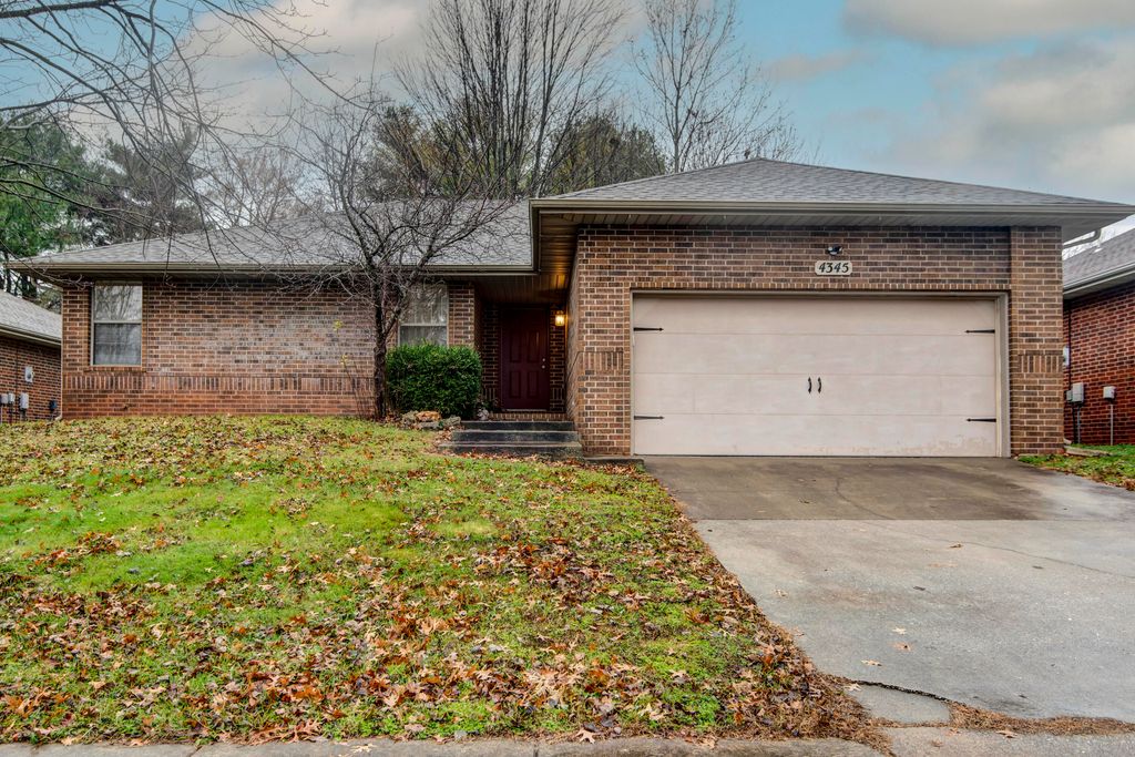 4345 S Roanoke Avenue, Springfield, MO 65810