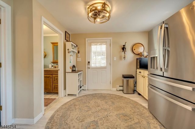 26 Mackenzie Rd, Hampton Boro, NJ 08827