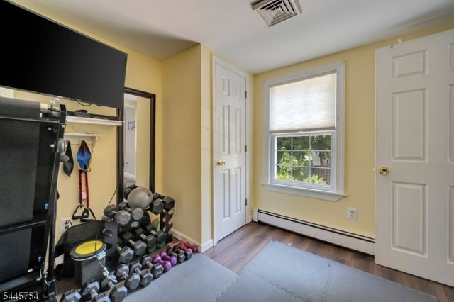 26 Mackenzie Rd, Hampton Boro, NJ 08827