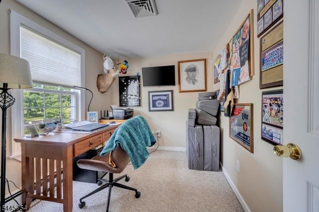 26 Mackenzie Rd, Hampton Boro, NJ 08827