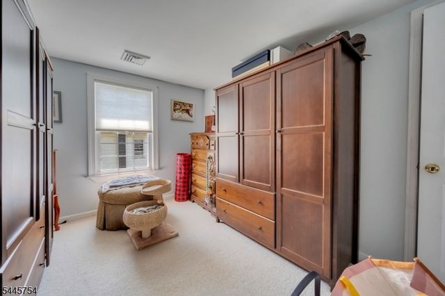 26 Mackenzie Rd, Hampton Boro, NJ 08827
