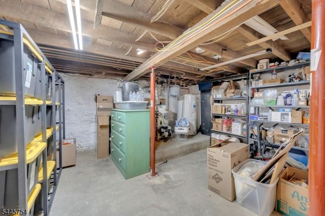 26 Mackenzie Rd, Hampton Boro, NJ 08827