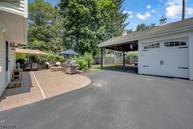 26 Mackenzie Rd, Hampton Boro, NJ 08827