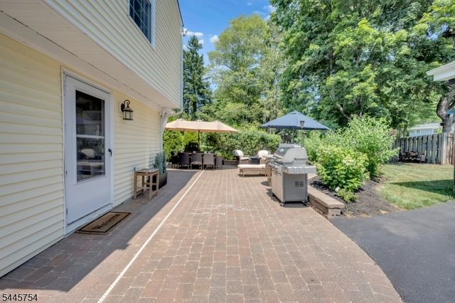 26 Mackenzie Rd, Hampton Boro, NJ 08827