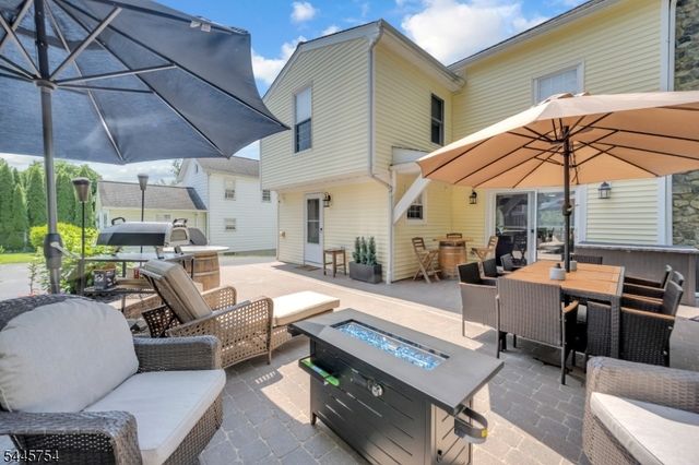 26 Mackenzie Rd, Hampton Boro, NJ 08827