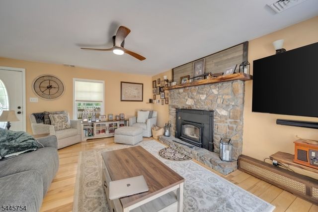 26 Mackenzie Rd, Hampton Boro, NJ 08827