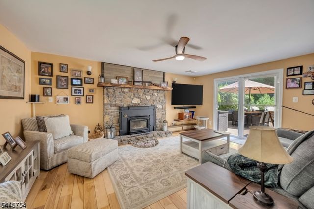 26 Mackenzie Rd, Hampton Boro, NJ 08827