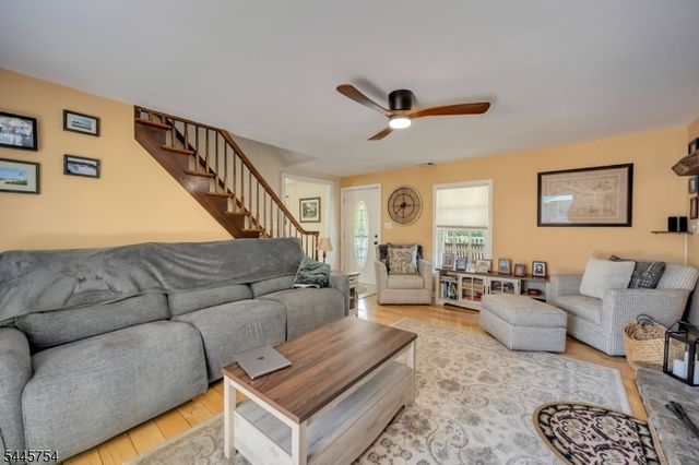 26 Mackenzie Rd, Hampton Boro, NJ 08827