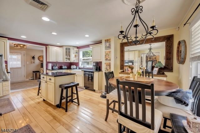 26 Mackenzie Rd, Hampton Boro, NJ 08827