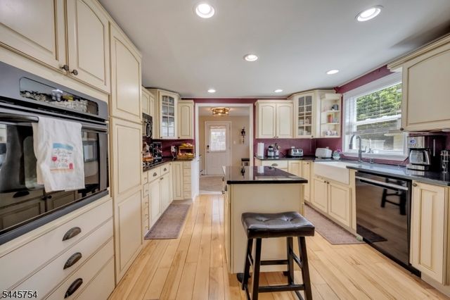 26 Mackenzie Rd, Hampton Boro, NJ 08827