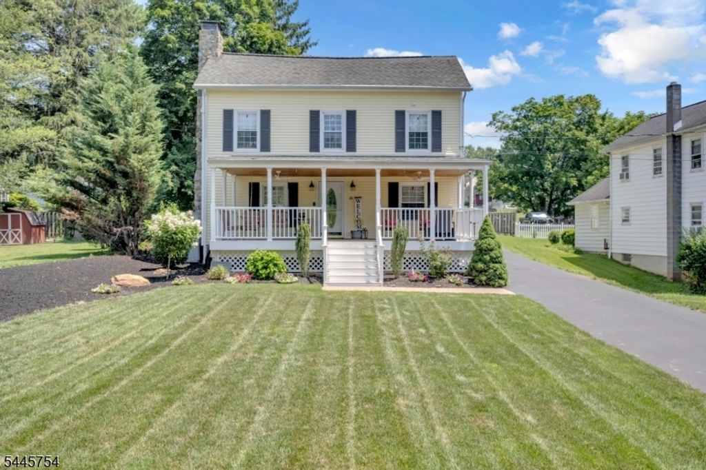26 Mackenzie Rd, Hampton Boro, NJ 08827