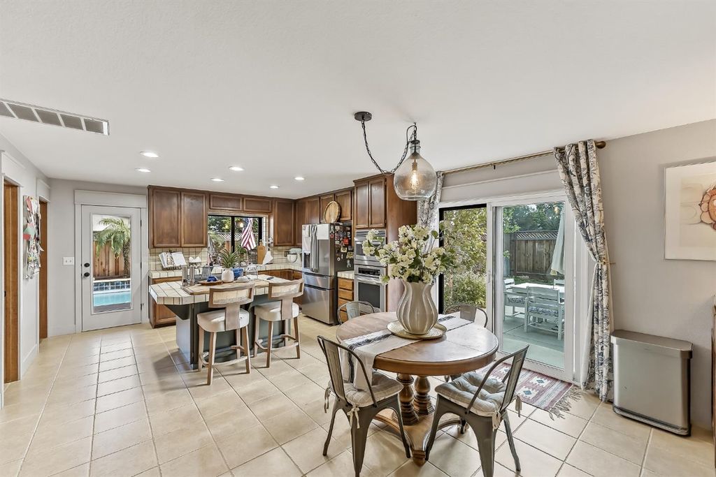 Image 10 of property listing at 2133 S 10th, Los Banos, CA 93636
