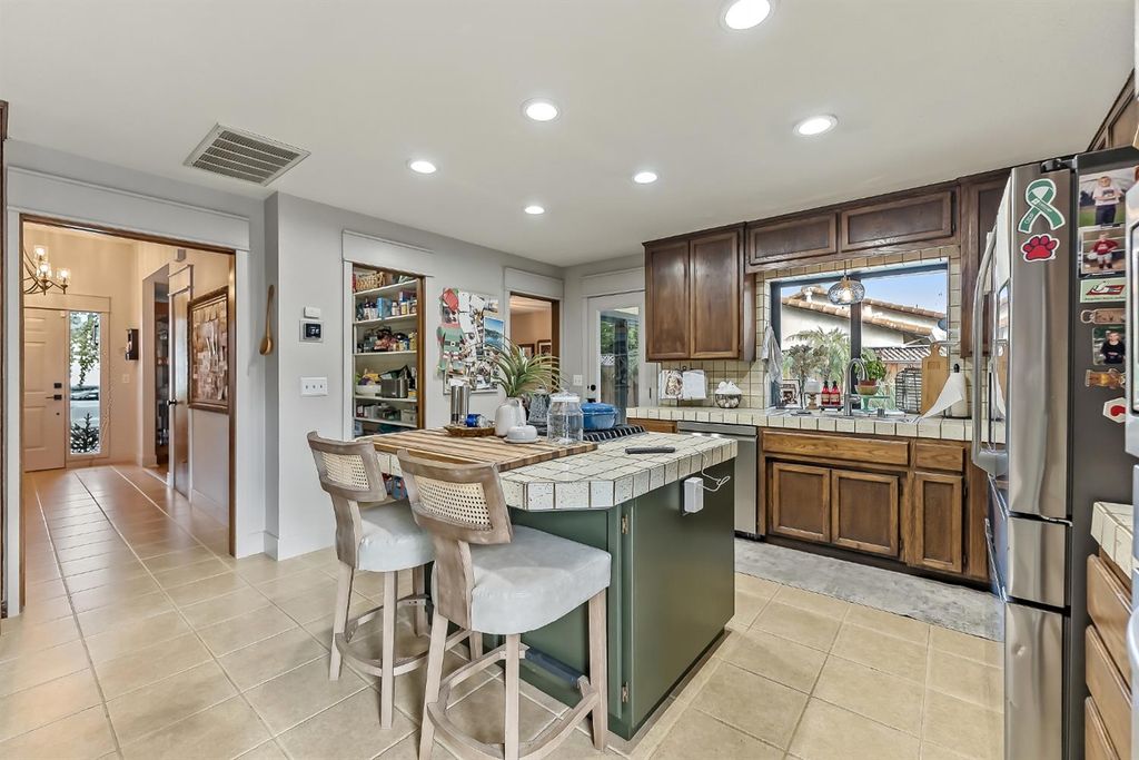 Image 11 of property listing at 2133 S 10th, Los Banos, CA 93636