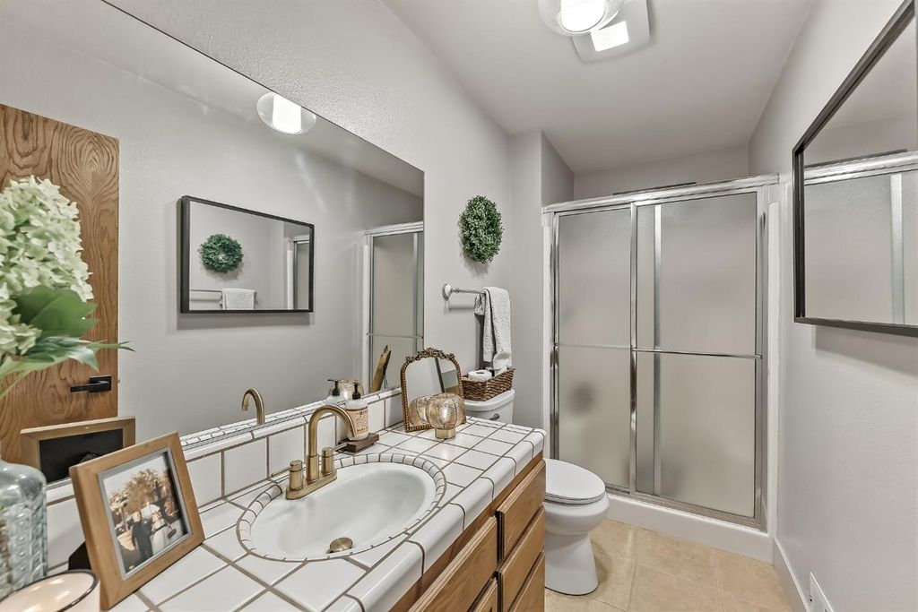 Image 14 of property listing at 2133 S 10th, Los Banos, CA 93636