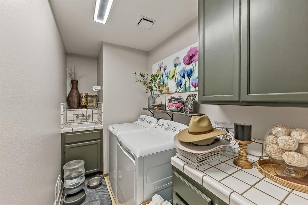 Image 15 of property listing at 2133 S 10th, Los Banos, CA 93636