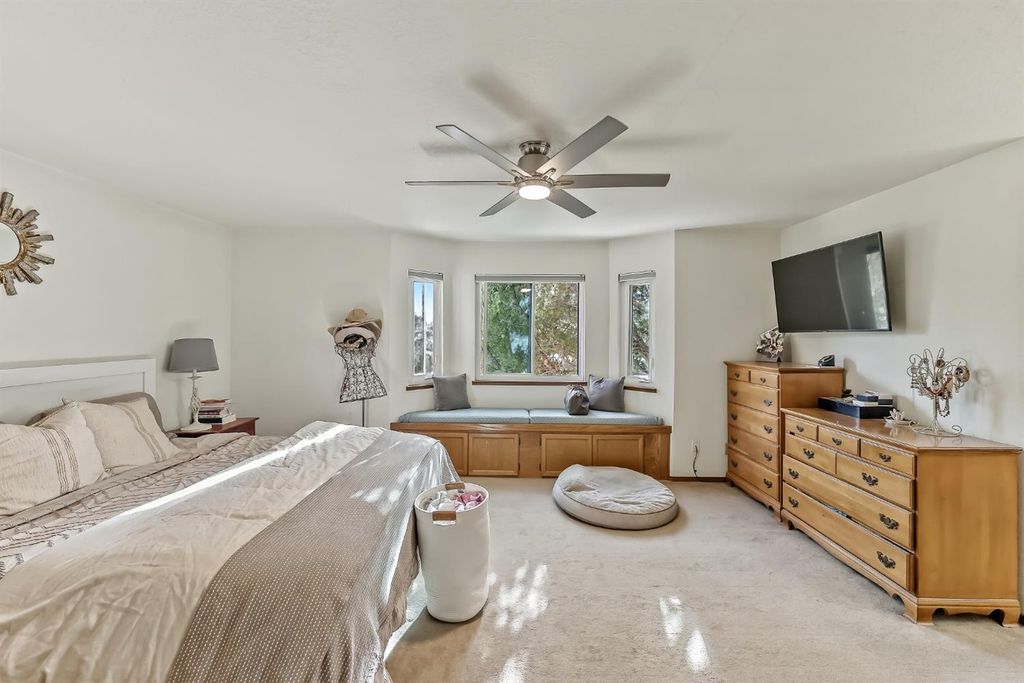 Image 16 of property listing at 2133 S 10th, Los Banos, CA 93636