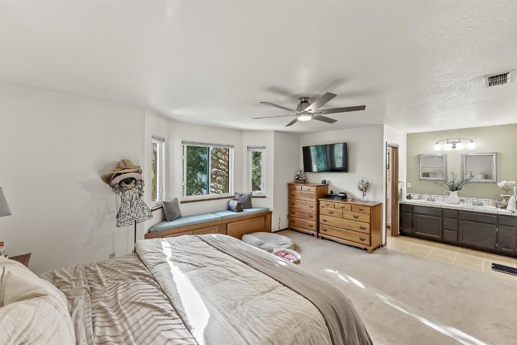 Image 17 of property listing at 2133 S 10th, Los Banos, CA 93636