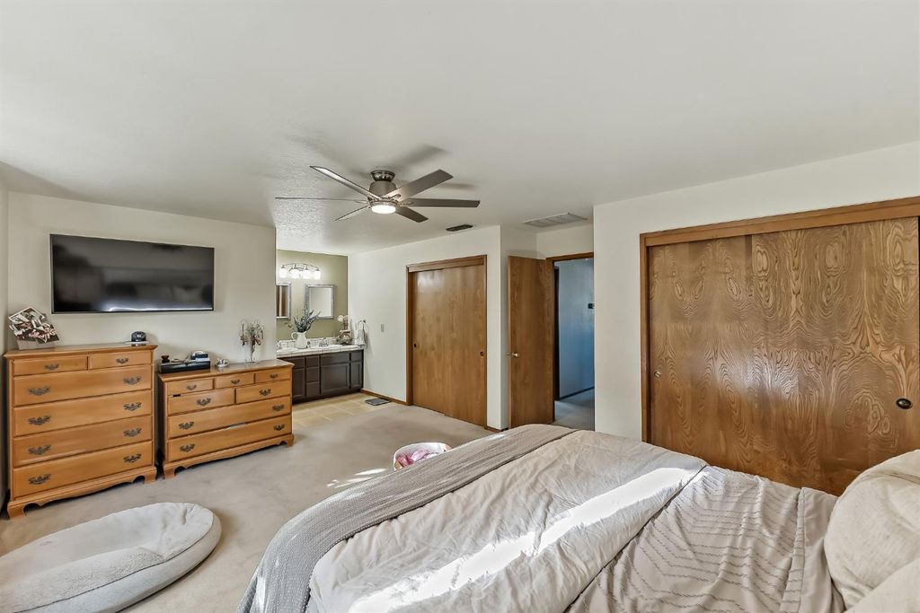 Image 18 of property listing at 2133 S 10th, Los Banos, CA 93636