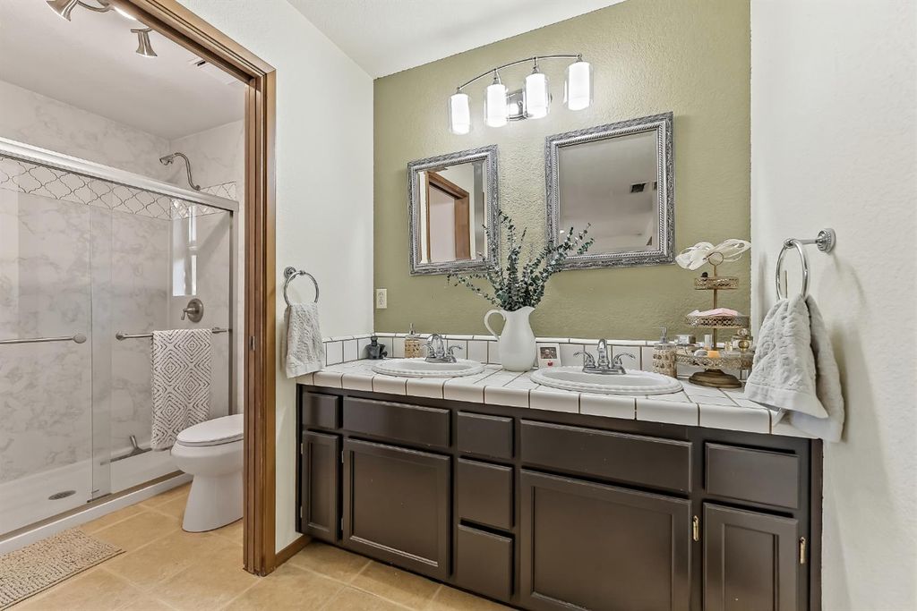 Image 19 of property listing at 2133 S 10th, Los Banos, CA 93636