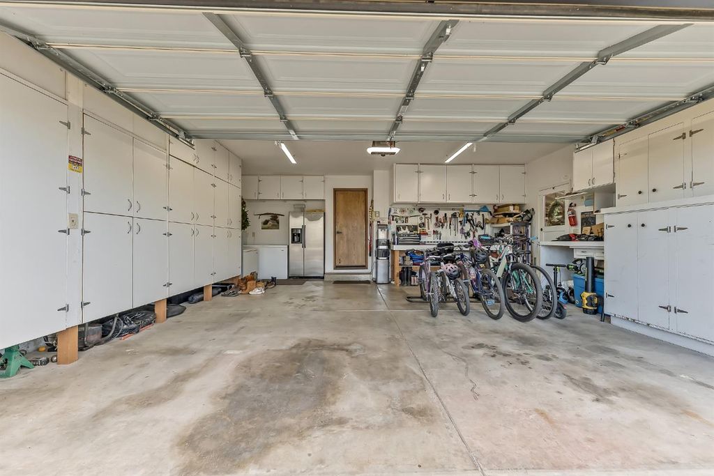 Image 25 of property listing at 2133 S 10th, Los Banos, CA 93636