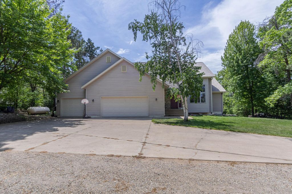 N1698 945th Street, Eau Claire, WI 54701