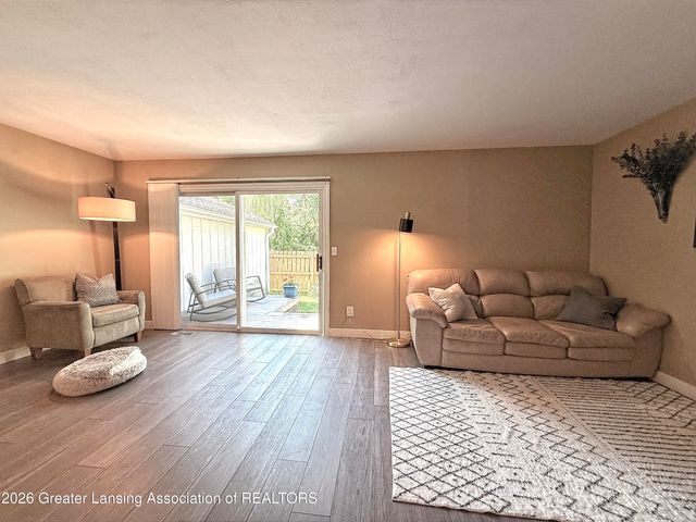 1638 Peppertree Lane, Lansing, MI 48912