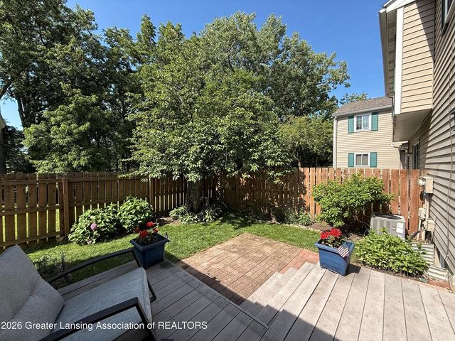 1638 Peppertree Lane, Lansing, MI 48912