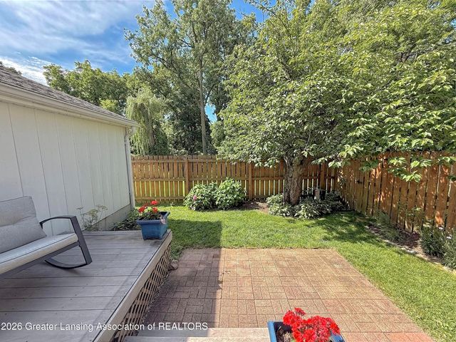 1638 Peppertree Lane, Lansing, MI 48912