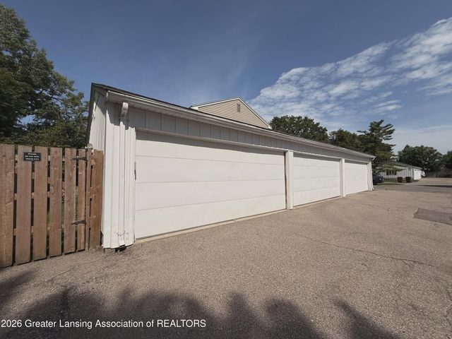1638 Peppertree Lane, Lansing, MI 48912