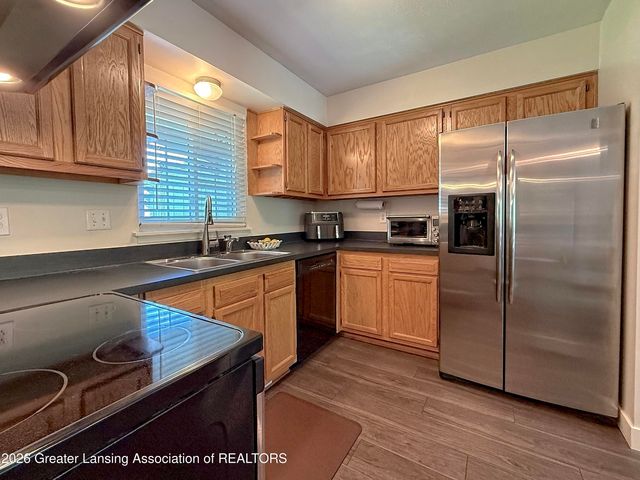 1638 Peppertree Lane, Lansing, MI 48912