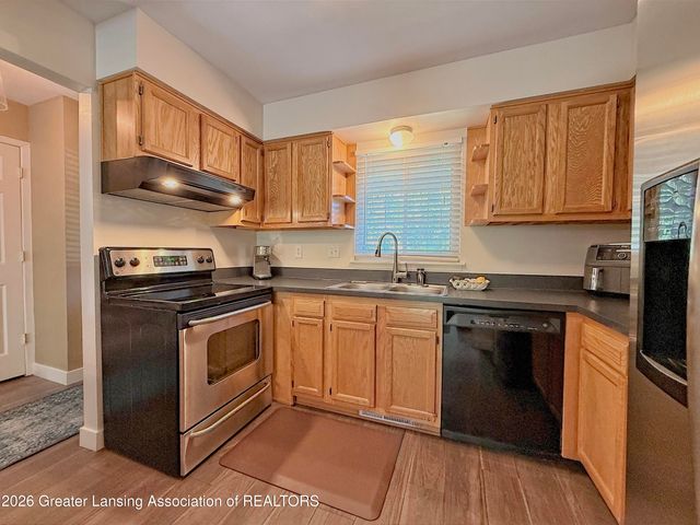 1638 Peppertree Lane, Lansing, MI 48912