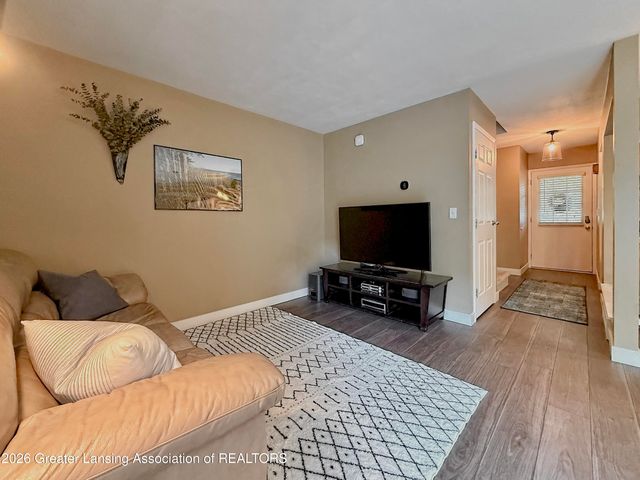 1638 Peppertree Lane, Lansing, MI 48912