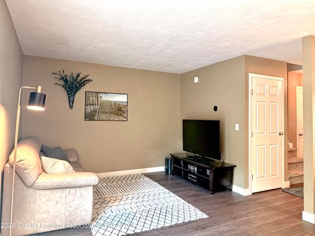 1638 Peppertree Lane, Lansing, MI 48912