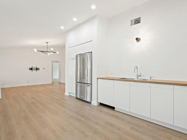 6902 Meadow RUN, Austin, TX 78745