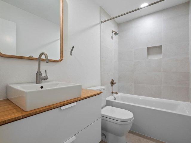 6902 Meadow RUN, Austin, TX 78745