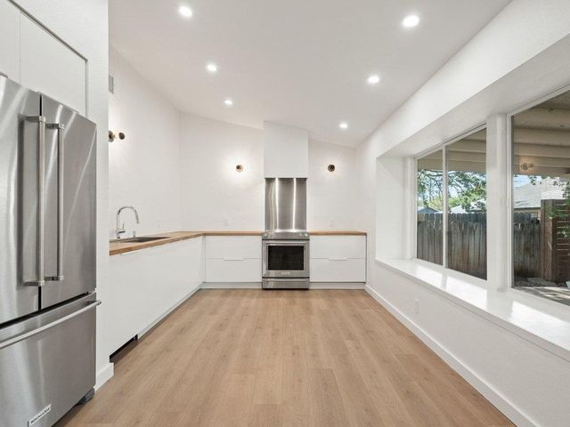 6902 Meadow RUN, Austin, TX 78745