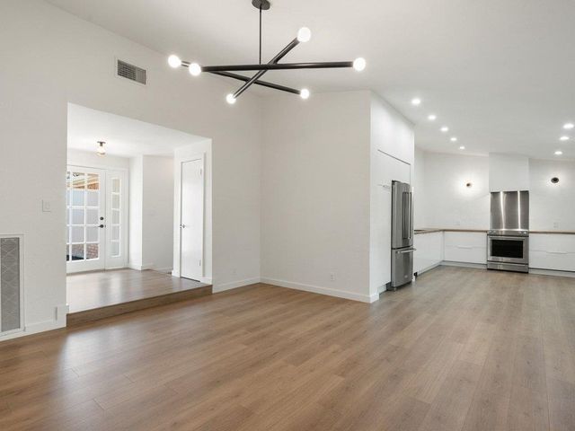 6902 Meadow RUN, Austin, TX 78745