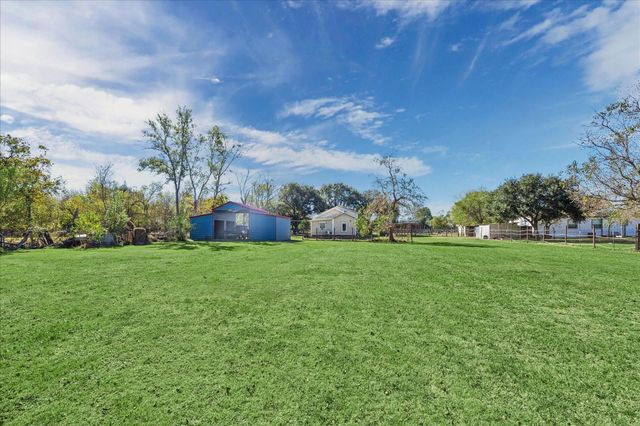 224 Avenue F Street, Sealy, TX 77474