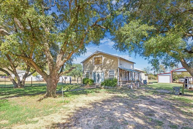 224 Avenue F Street, Sealy, TX 77474