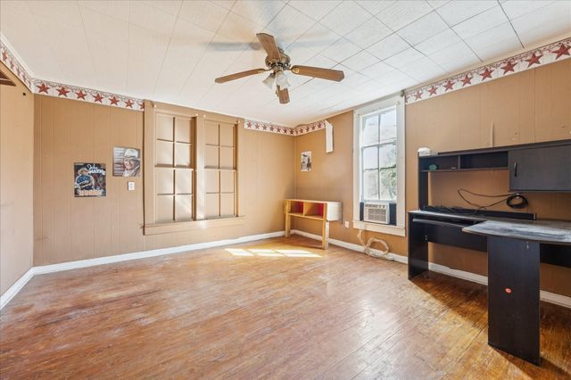 224 Avenue F Street, Sealy, TX 77474