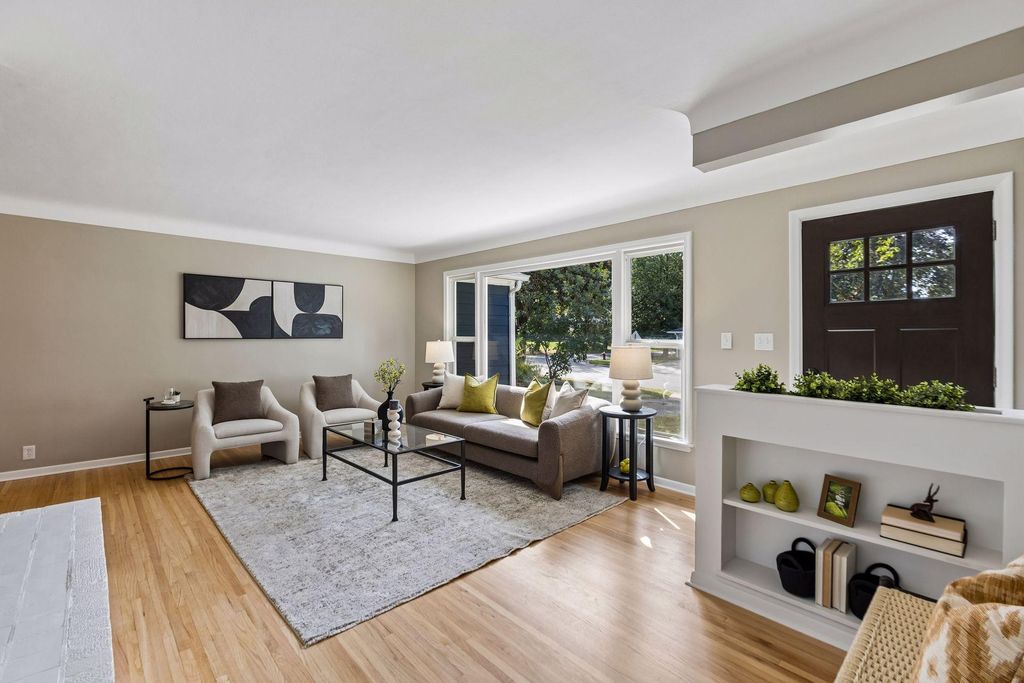1947 Yorkshire Court, Saint Paul, MN 55116 — photo 4
