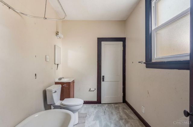 1633 Dallas Avenue, North College Hill, OH 45239