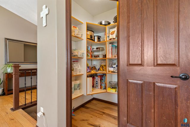 1100 S Maria Ave Avenue, Sioux Falls, SD 57106