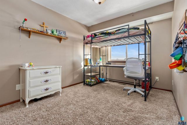 1100 S Maria Ave Avenue, Sioux Falls, SD 57106