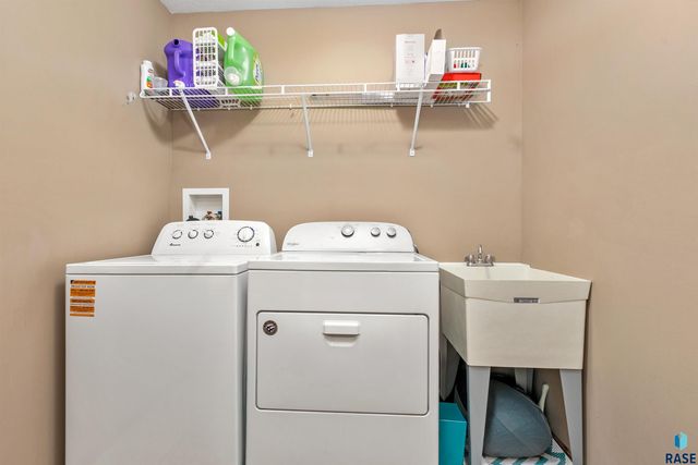 1100 S Maria Ave Avenue, Sioux Falls, SD 57106