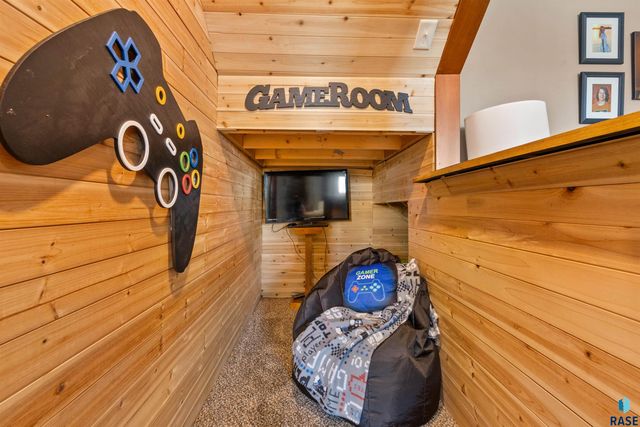 1100 S Maria Ave Avenue, Sioux Falls, SD 57106