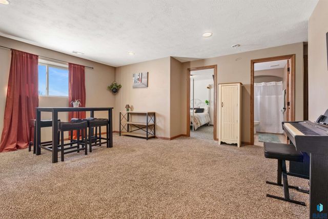 1100 S Maria Ave Avenue, Sioux Falls, SD 57106