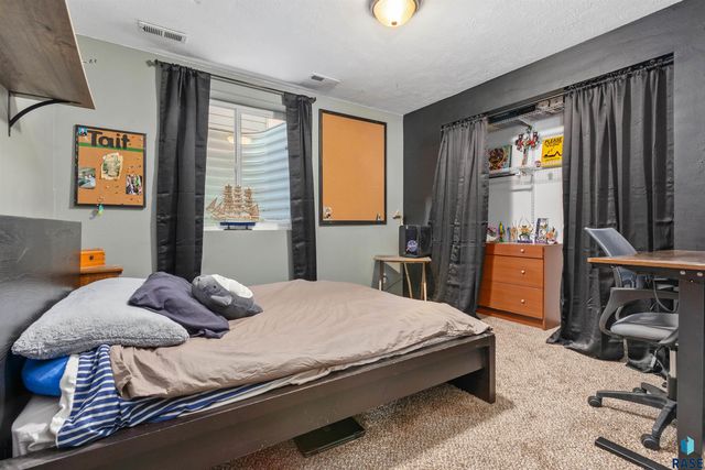 1100 S Maria Ave Avenue, Sioux Falls, SD 57106