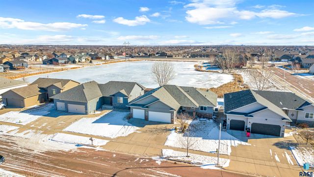 1100 S Maria Ave Avenue, Sioux Falls, SD 57106