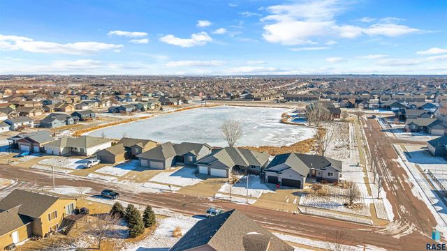 1100 S Maria Ave Avenue, Sioux Falls, SD 57106